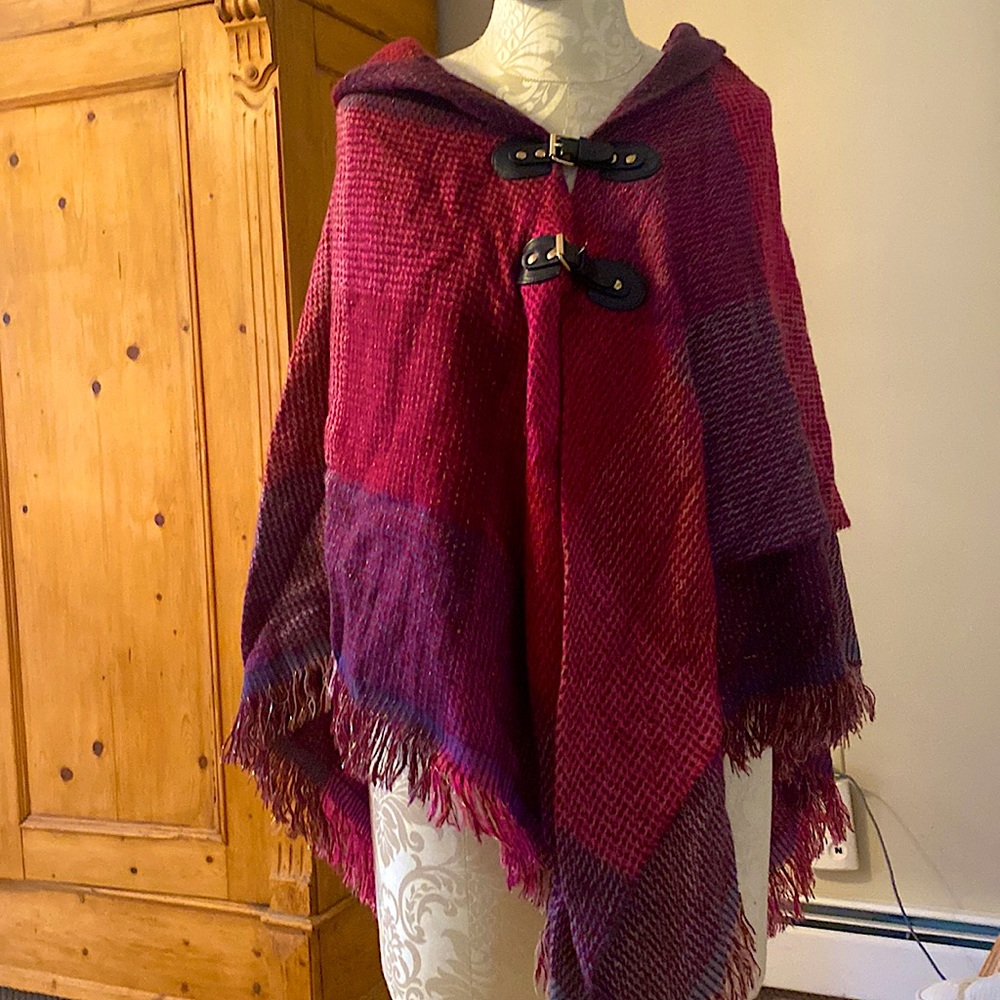 Poncho - Picture 2 of 4